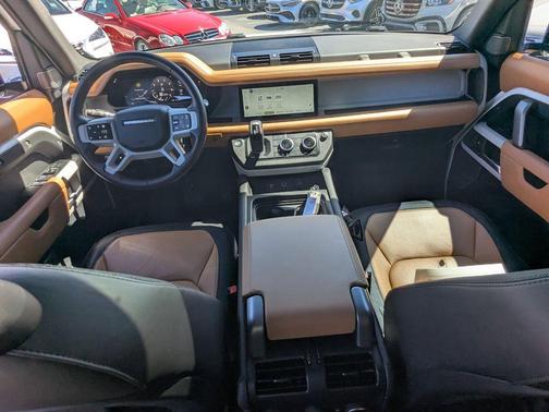 2024 Land Rover Defender P400 X-Dynamic SE