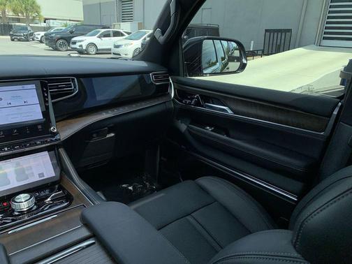 2024 Jeep Grand Wagoneer Base