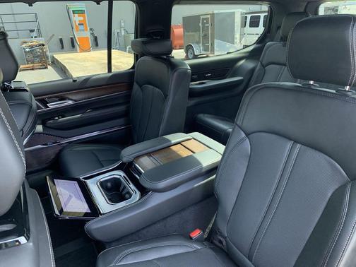 2024 Jeep Grand Wagoneer Base