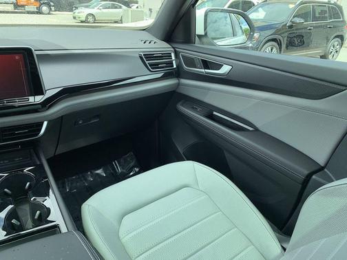 2024 Volkswagen Atlas Cross Sport 2.0T SEL R-Line