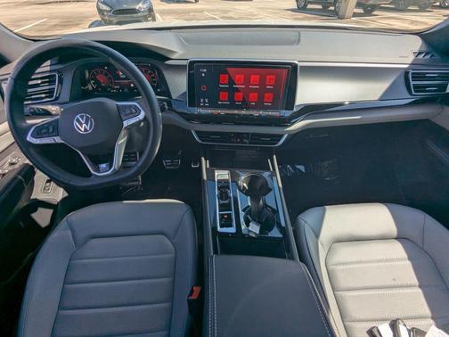 2024 Volkswagen Atlas Cross Sport 2.0T SEL R-Line