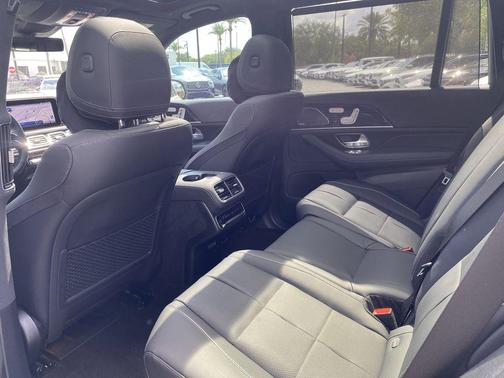 MANUFAKTUR Moonlight White Metallic 2025 Mercedes-Benz GLS 580 Base 4MATIC