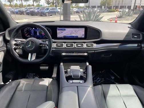 MANUFAKTUR Moonlight White Metallic 2025 Mercedes-Benz GLS 580 Base 4MATIC