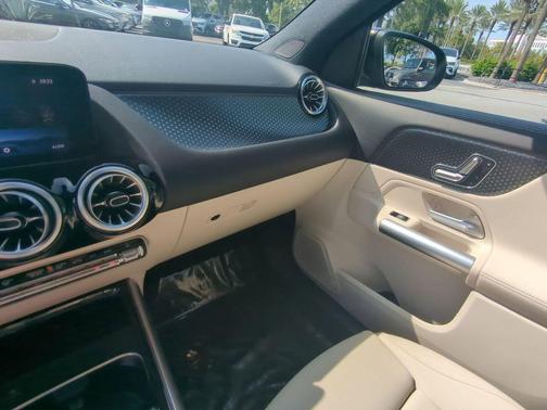 2025 Mercedes-Benz GLA 250 Base