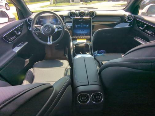 2025 Mercedes-Benz GLC 300 Base 4MATIC