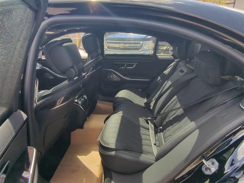 2025 Mercedes-Benz AMG S 63 E Base