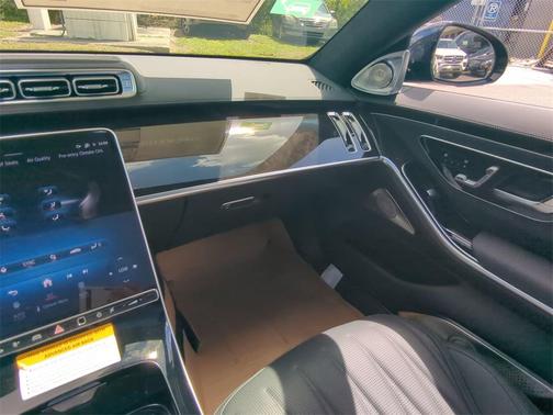 2025 Mercedes-Benz AMG S 63 E Base