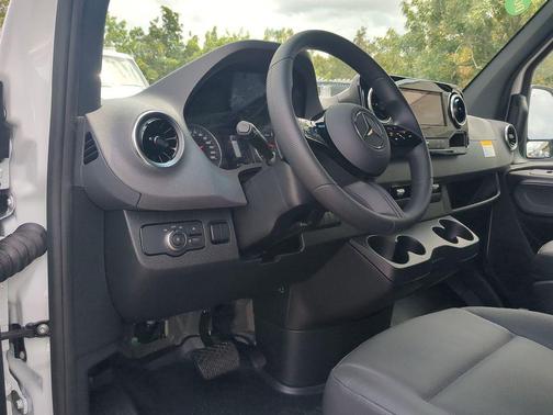 2025 Mercedes-Benz Sprinter 2500 144 WB