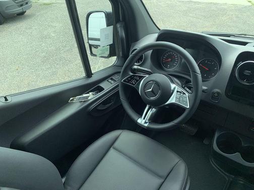 2025 Mercedes-Benz Sprinter 2500 High Roof