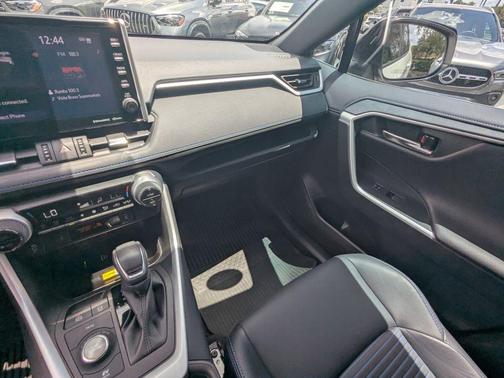 Blizzard Pearl / Midnight Black Metallic 2022 Toyota RAV4 Hybrid XSE