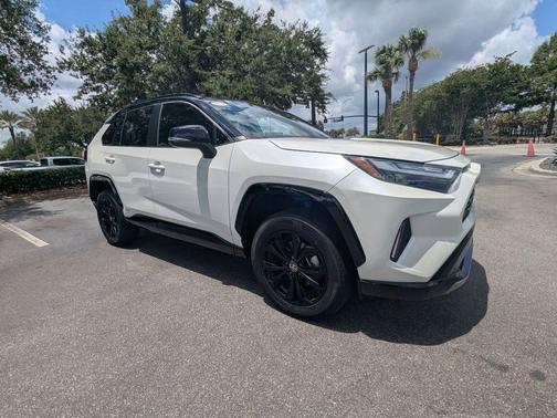 Blizzard Pearl / Midnight Black Metallic 2022 Toyota RAV4 Hybrid XSE