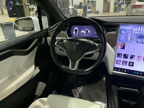 2016 Tesla Model X 75D