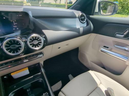 2025 Mercedes-Benz GLA 250 Base