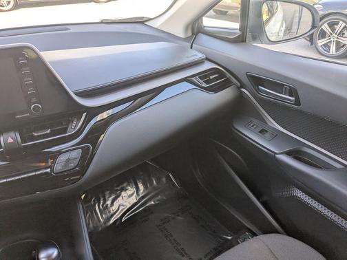 2021 Toyota C-HR LE