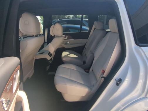 2026 Mercedes-Benz GLS 450 4MATIC