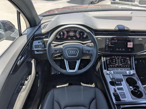 Mythos Black Metallic 2025 Audi Q7 55 Premium Plus