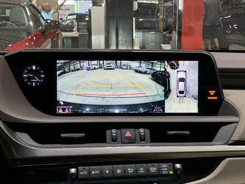 2021 Lexus ES 300h Ultra Luxury