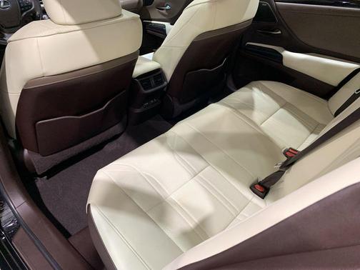 2021 Lexus ES 300h Ultra Luxury