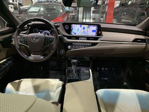 2021 Lexus ES 300h Ultra Luxury