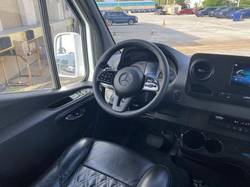 Arctic White 2024 Mercedes-Benz Sprinter 2500 144 WB