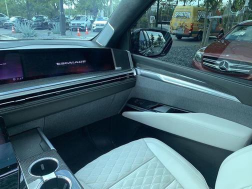 2025 Cadillac Escalade V-Series