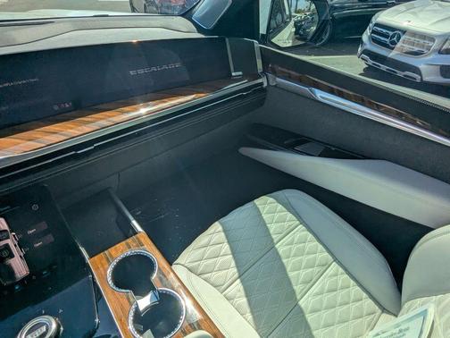 2025 Cadillac Escalade Sport Platinum