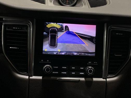 2018 Porsche Macan Base (PDK)