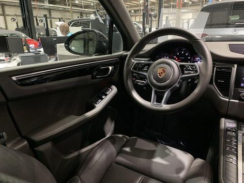 2018 Porsche Macan Base (PDK)