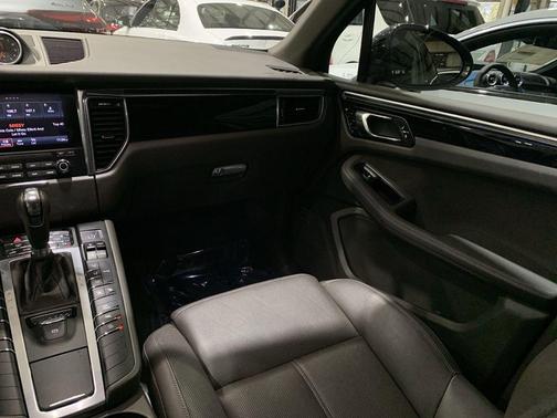 2018 Porsche Macan Base (PDK)