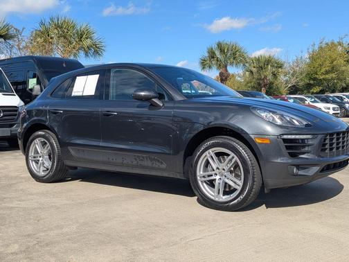 2018 Porsche Macan Base (PDK)