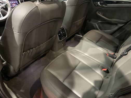 2018 Porsche Macan Base (PDK)