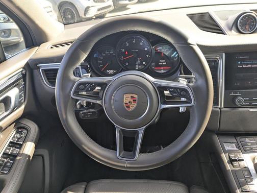 2018 Porsche Macan Base (PDK)
