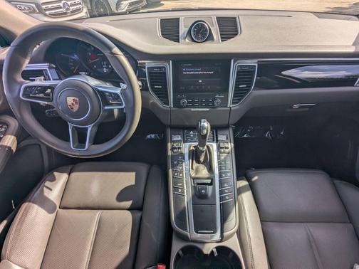 2018 Porsche Macan Base (PDK)