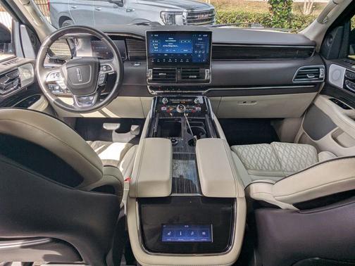 2023 Lincoln Navigator L Black Label