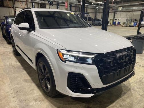 2025 Audi Q7 55 Premium Plus