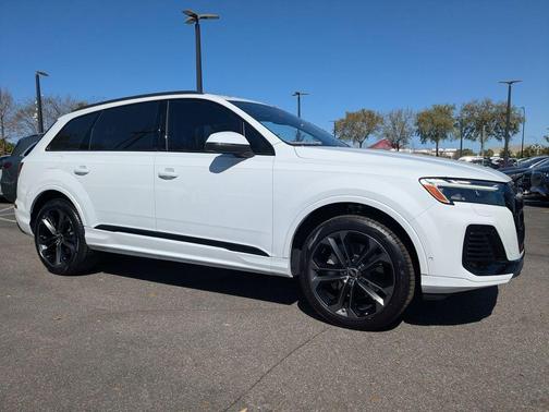 2025 Audi Q7 55 Premium Plus