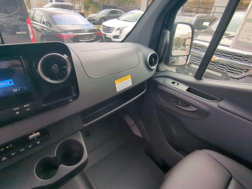 2025 Mercedes-Benz Sprinter 2500 144 WB Standard Roof Passenger