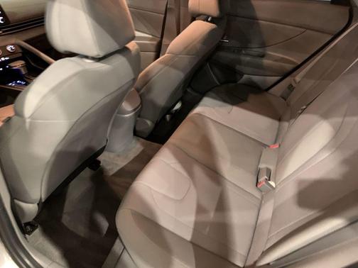2021 Hyundai ELANTRA SE