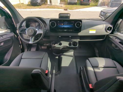 2025 Mercedes-Benz Sprinter 2500 144 WB Standard Roof Passenger