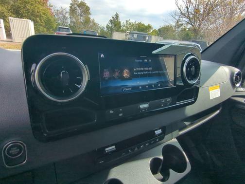 2025 Mercedes-Benz Sprinter 2500 144 WB Standard Roof Passenger