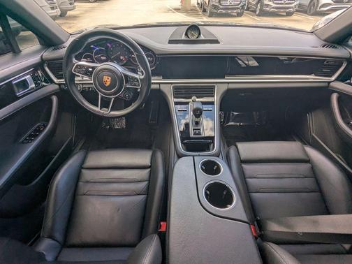 2019 Porsche Panamera 4