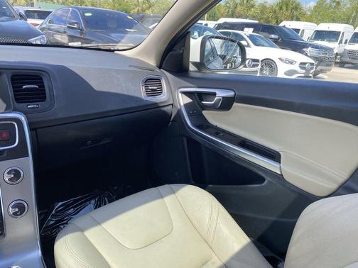 Ice White 2017 Volvo S60 T5 Dynamic