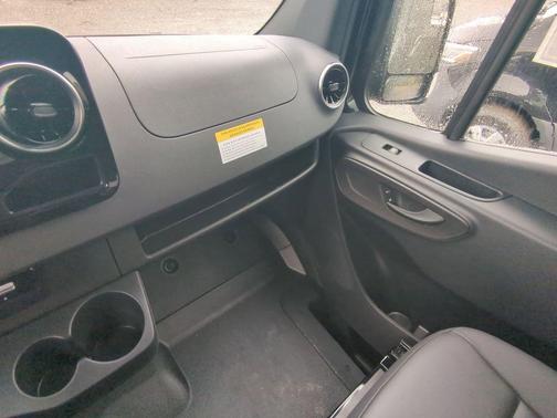 2025 Mercedes-Benz Sprinter 2500 Standard Roof