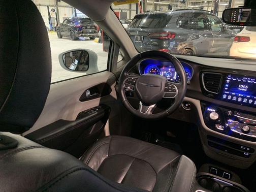 2017 Chrysler Pacifica Touring-L Plus