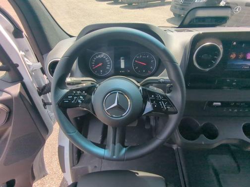 2025 Mercedes-Benz Sprinter 2500 Standard Roof