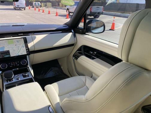 2023 Land Rover Range Rover P530 SE