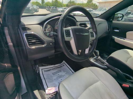 2013 Chrysler 200 Limited