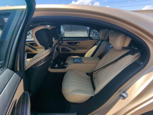 2025 Mercedes-Benz AMG S 63 E Base