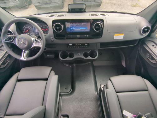 2025 Mercedes-Benz Sprinter 2500 144 WB Standard Roof Passenger