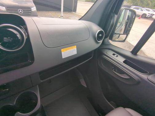 2025 Mercedes-Benz Sprinter 2500 144 WB Standard Roof Passenger